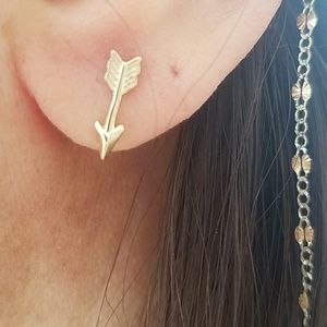 14k gold Arrow Push back Earrings 11mm